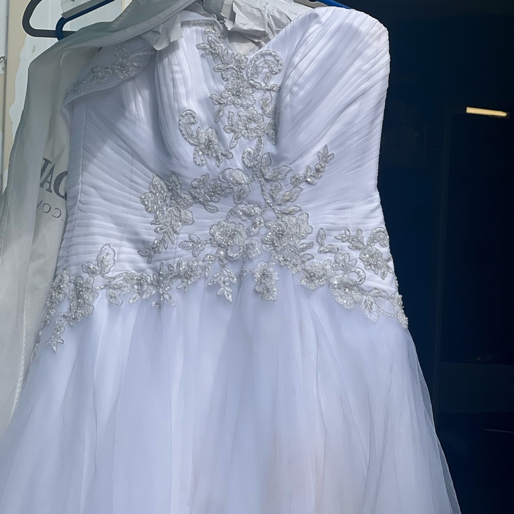 Vera Wang one shoulder Wedding Gown